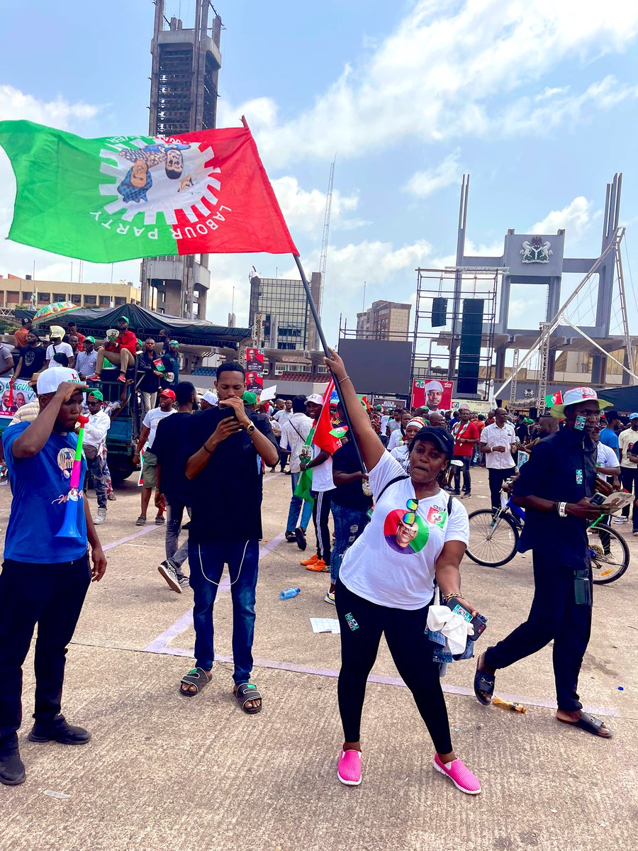 kim_debbie17's tweet photo. Started off sweetly and ended well๐
Made videos with random people as if Iโve known them and I ended up disgracing my village people ๐คฃ๐๐
Only Obi can do this ๐๐
#voteobi
#ObiDattiInLagos
#Obidientspace
#LabourParty https://t.co/VEUBCZhXbd