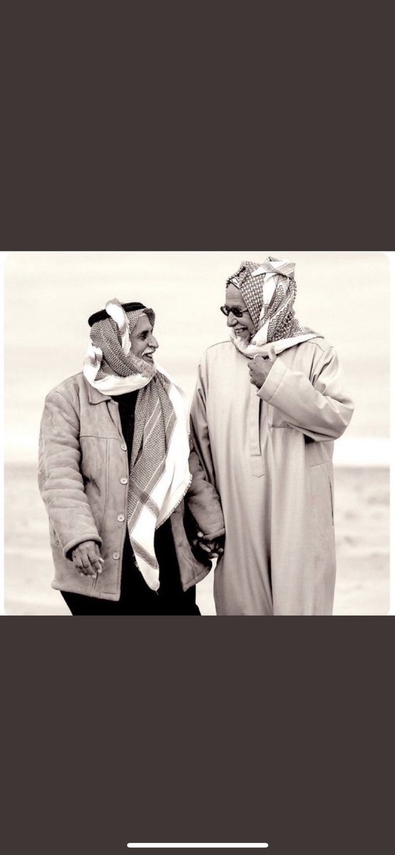 انا اعرف اخاوي من والا ما اخاوي من
هذي ميزة صدور النشاما وفحواها !

رفيق ٍ على شان ابتسامه وضحكة سن
ورفيق ٍ على شان الليالي وبلواها !