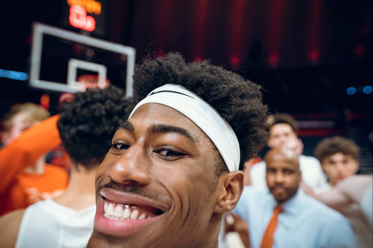 IlliniMBB's tweet photo. POV: you're 𝐩𝐮𝐦𝐩𝐞𝐝 to be back in @StateFarmCenter 

#Illini | #HTTO | #EveryDayGuys https://t.co/WLSxnxLQHq