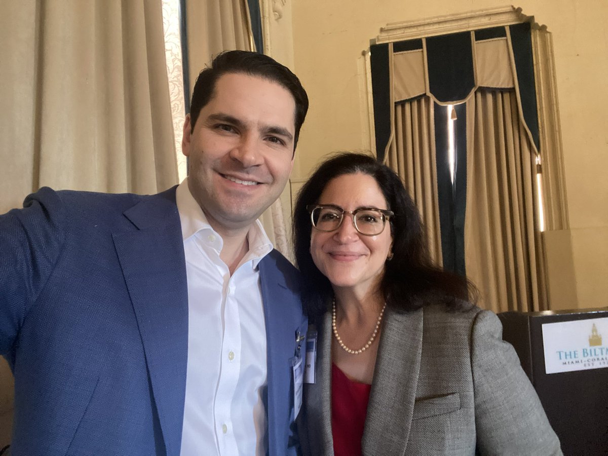 JVS-Cases Innovations and Techniques (@jvascsurgcit) on Twitter photo I spy two of our associate editors and masterminds of #AortaEd at #CIA2023 @ShereneShalhub <a href="/drbermendes/">Bernardo Mendes</a> I spy two of our associate editors and masterminds of #AortaEd at #CIA2023 @ShereneShalhub <a href="/drbermendes/">Bernardo Mendes</a>