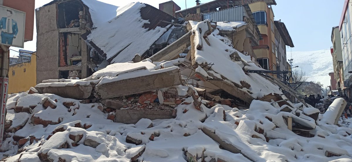 acoskun58's tweet photo. *Belediyedeki evraklar
*Molozlar kalkmadan önce fotoğraflar
*Demir, beton durumları
*Polis Savcı eşliğinde örnekler alınsın ki kimse kaçamasın.
Cezası mahşere kalmasın.
#ersansen
#ahbab
#AFAD
#cemseymen
#kursadbucak
#GurkaynakGonenc
#ismailsaymaz
#muratagirel
#csbgovtr https://t.co/6MddF70xUC