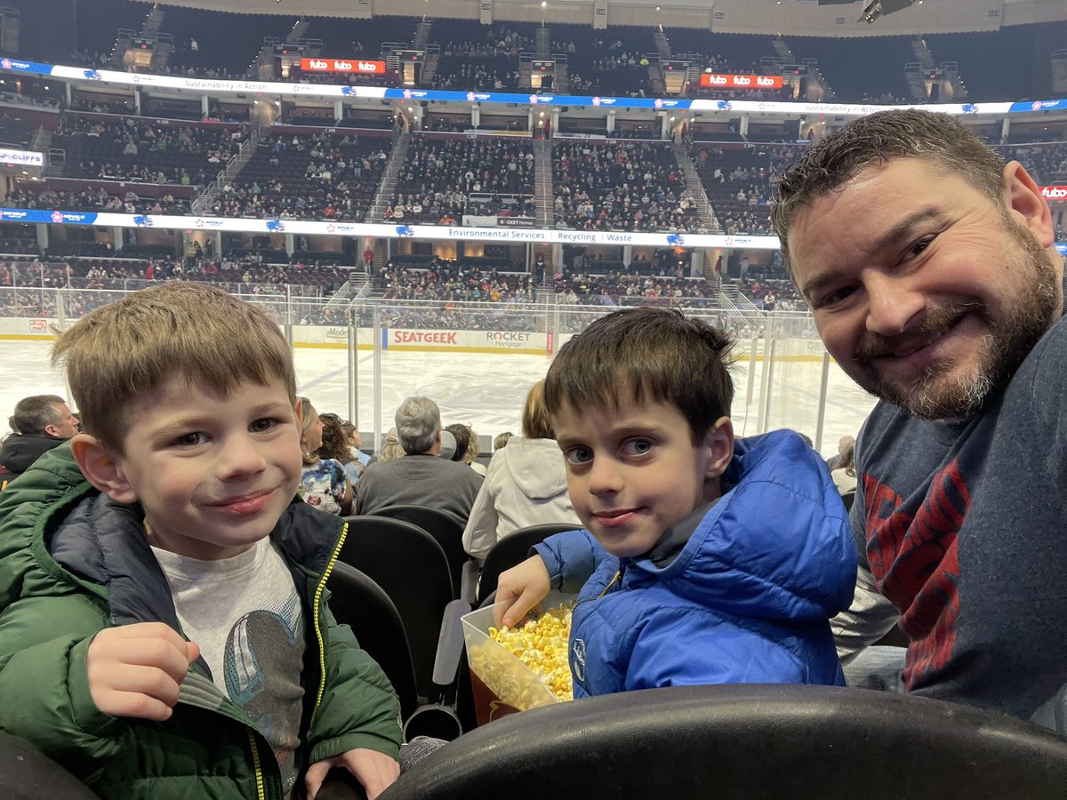 dab923's tweet photo. #lighttheland https://t.co/mkvaBkde5Y