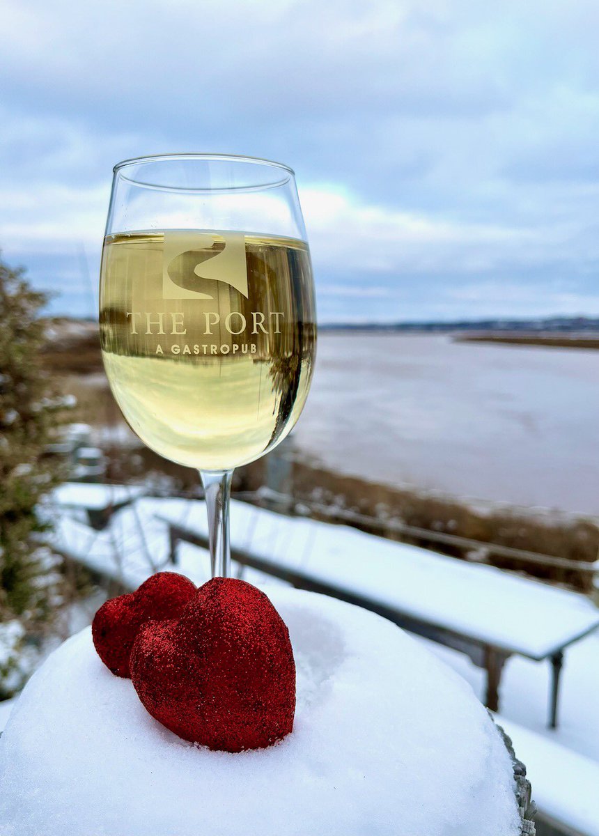 PortPub's tweet image. Valentine’s Day is almost here. Are you waiting until Tuesday or celebrating this weekend? We still have tables available. #localwine #valentinesday #localview #nswines #40FootTide #lovelife