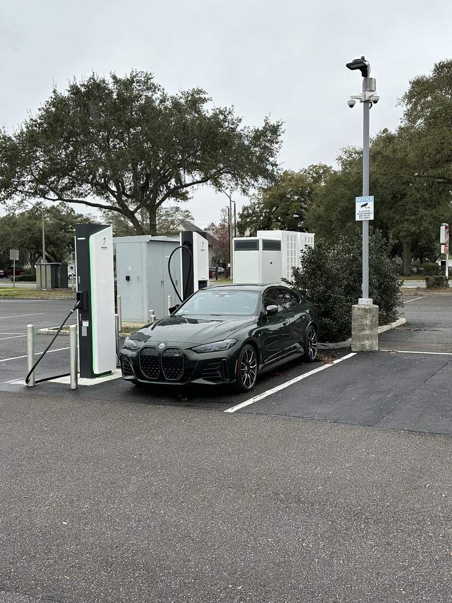 briangmarquis's tweet photo. @RateYourCharge - Gainesville (FL) #ElectrifyAmerica DCFC, recently refreshed with #SKSignet 350KW pedestals.  Charge worked as expected on charger 3.   The location is close to various fast food locations, in front of a Target and near a Publix, Chick-fil-A, McD’s, etc. - Thanks @ElectrifyAm for getting the location back up quickly after the charger upgrade. #BMW  #BMWi4M50 #ElectricVehicles #350KWCCS #BMWM50Jahre