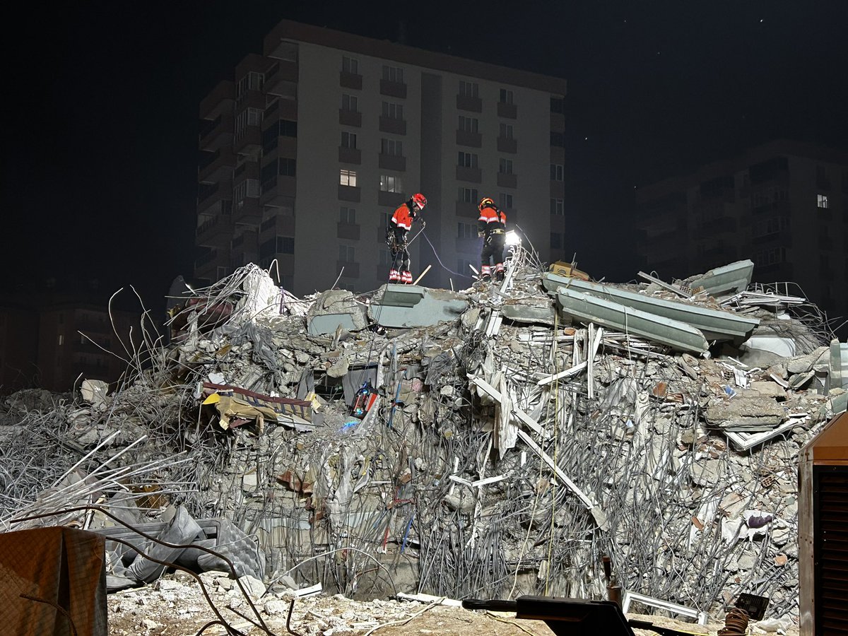 RITopos's tweet photo. RIT en labores de búsqueda #LifeLocator #earthquakeTurkiye https://t.co/JhJrRATMgp