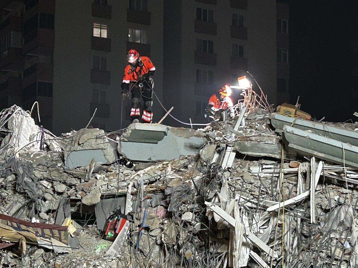 RITopos's tweet photo. RIT en labores de búsqueda #LifeLocator #earthquakeTurkiye https://t.co/JhJrRATMgp