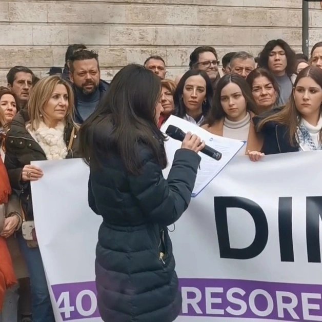 Concentración contra la #LeySoloSiEsSi .

Es un deber fundamental el  cambio de esta ley .

Ni responsabilidades políticas, ni dimisiones ni perdón a las víctimas. 

#DimiteSíoSí
#NoEsUnchiste