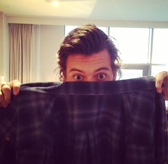 lt_rockstar's tweet image. TW//

harry's currently naked and getting ready for the #Brits2014