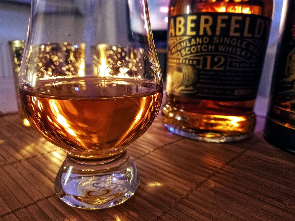 MsStandart's tweet image. So, neues Hobby! Wurde mir als Starterwhisky empfohlen und ich merke das ich völlig ungeübt bin im #Nosing und #Tasting. Aber der erste Eindruck ist trotzdem sehr gut. Aufregend!🥃👍 @DewarsAberfeldy @GlencairnStudio #Whisky #Scotch