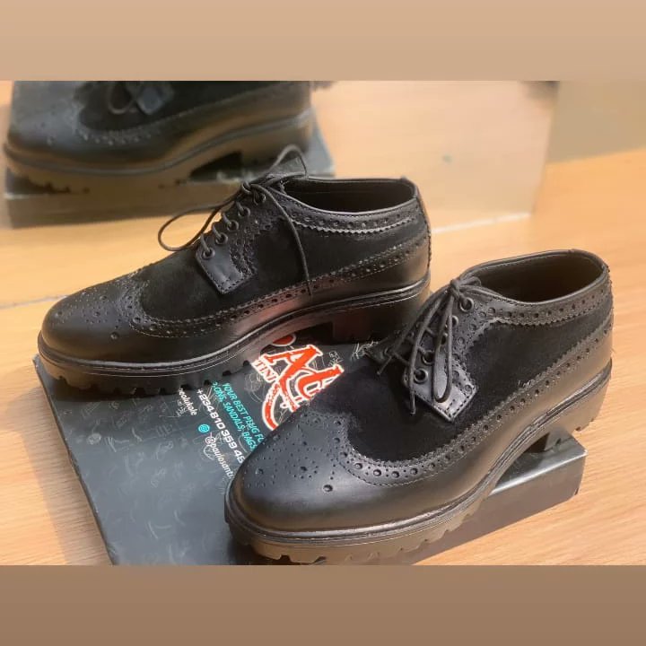 temitopeolukole's tweet photo. Sunday and Owanbe Shoes on your Outfit...

Please help to Promote and Patronize a Lazy Nigerian Youth Handmade Footwears.

All sizes 38 to 47.

#EndSARS Maxi Iheanacho "Sack Potter" SAPS "My President" #Yvonne Davido Qudus "Mudryk and Madueke" "Tinubu and APC" https://t.co/6yJWnAERDY