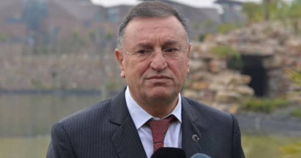 🗣️“Hatay B. Başkanı’nı 8 kez aradım açmadı” diyen Fahrettin Koca’ya yanıt veren Belediye Başkanı Lütfü Savaş:

"Deprem öncesi 5 yıl Çevre Bakanlığı’na da ben ulaşamadım Sn. Koca. Mensubu olduğunuz hükümet iletişim problemini çözerse siz bana, herkes yakınlarına ulaşabilecek!"