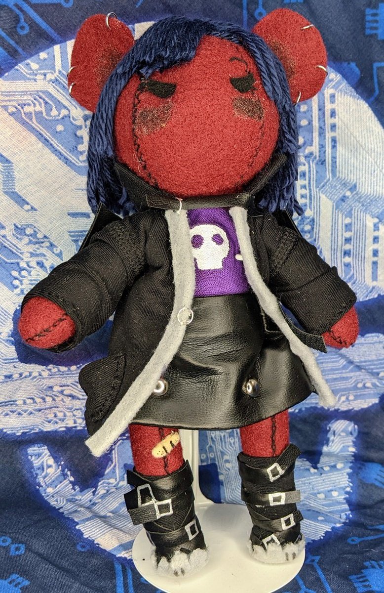 ShatteredCrafts's tweet photo. I put a lot of work into this little punks outfit, no really this doll is a punk! Anyway...  My fave part is probably the little paw boots!

<https://t.co/s7kMZ99iks>

#artdoll #plush #handmade #shopsmallbusiness #sewing #uniquegifts https://t.co/rjhH4Q60S2