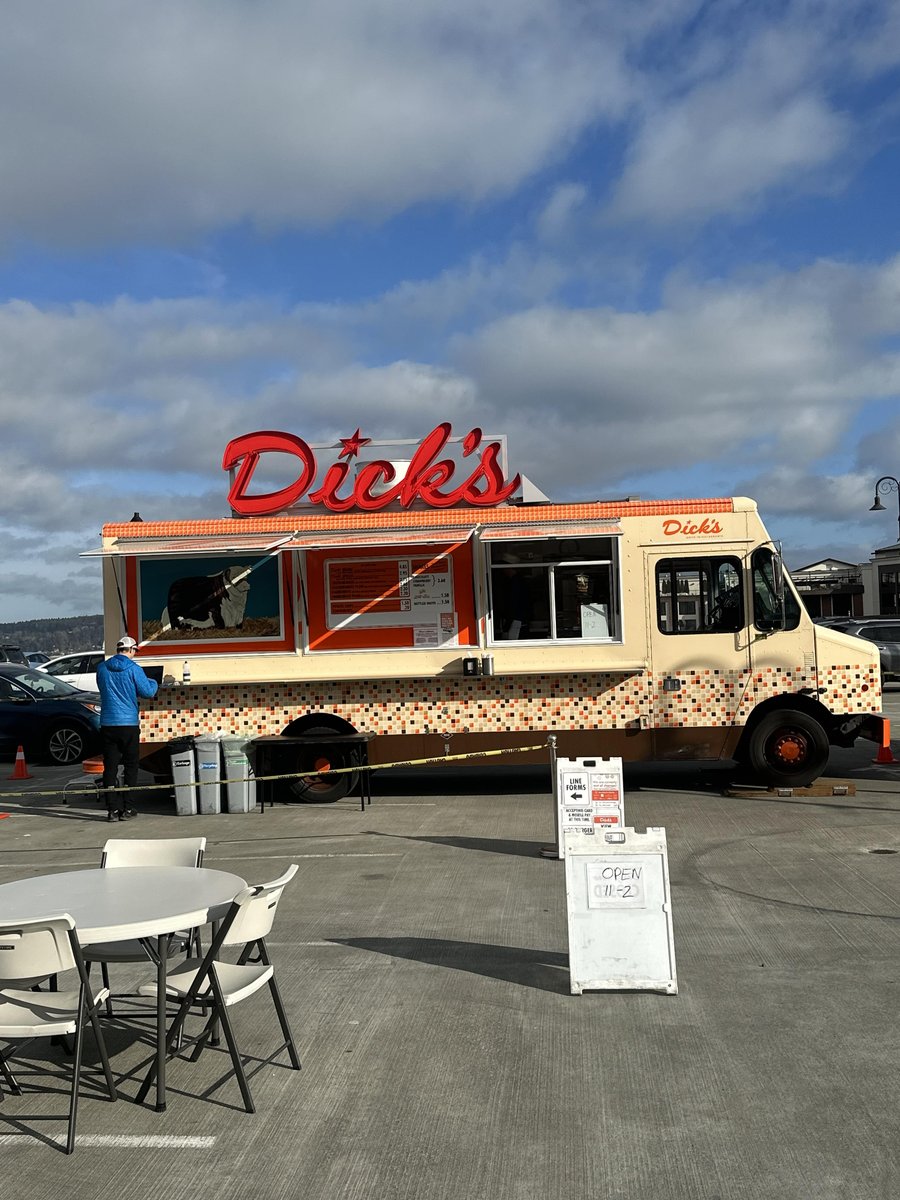 wmaruston's tweet photo. Guess who just pulled up to the market! Dick's Drive In Restaurant's food truck will only be here until 2pm! See you down at the market! #rustonwa #tacomawa #foodtruck #tacomafoodtruck #dicksburgers #rustonwaterfront #seattlewa https://t.co/XGYddWEB0f