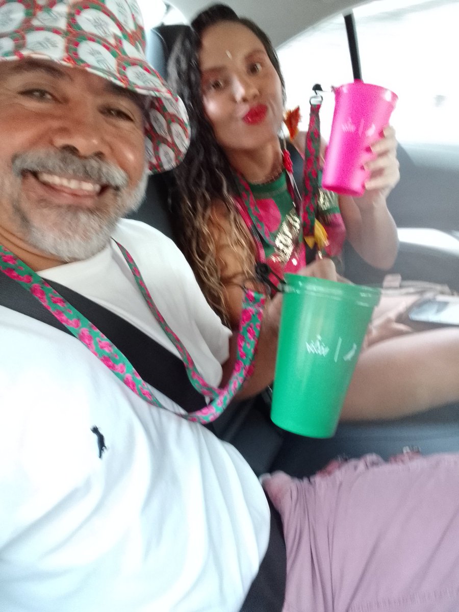 RubinhoDivi's tweet photo. Partiu Feijoada da @gresmangueira e #Reseva!! 13ora!! https://t.co/tYACG9Octw