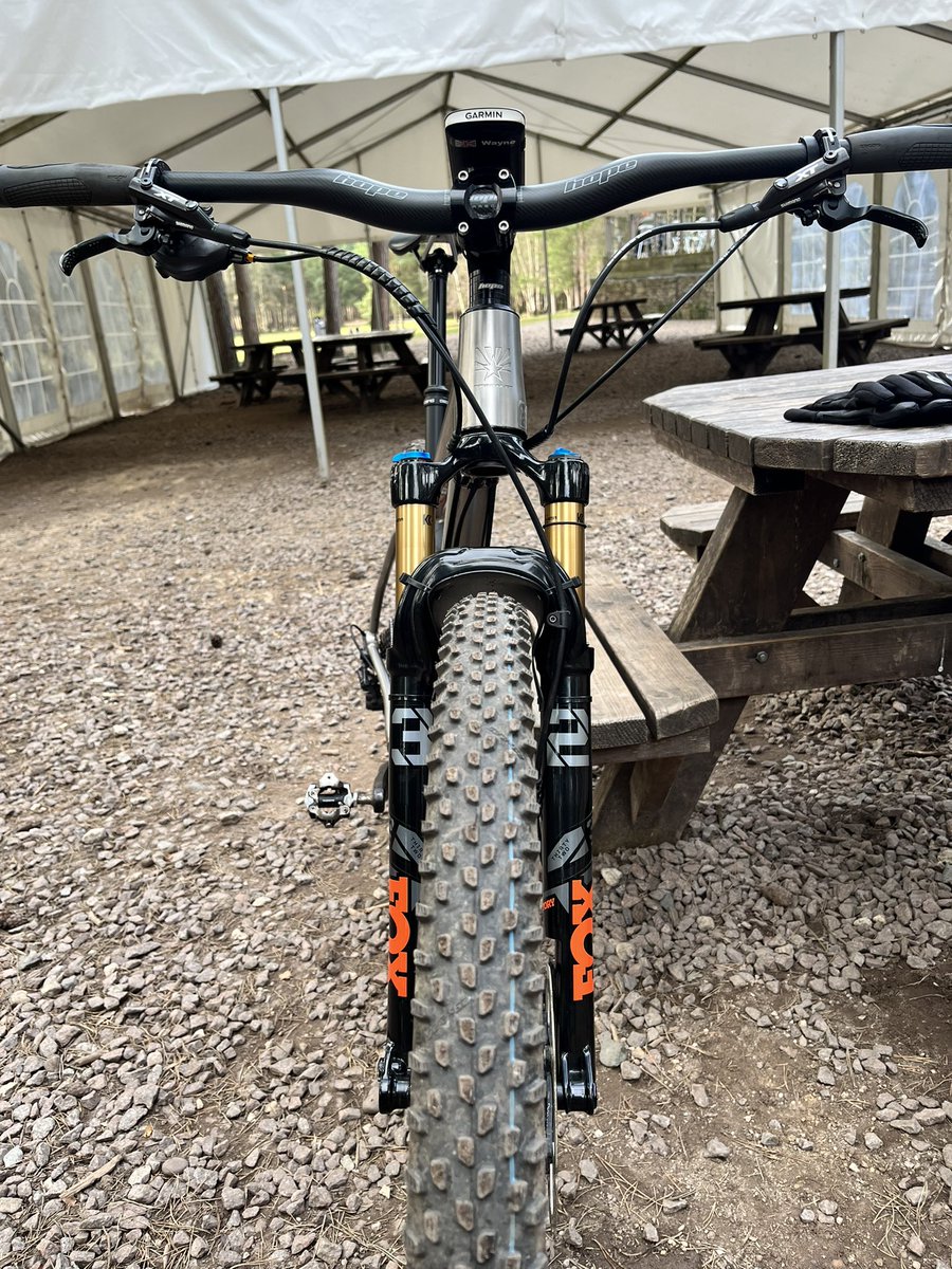 Dog_in_a_hat's tweet photo. Little Pootle on the #TiMTB with nice new #FoxFactoryForks #dropperpost Good to meet Ryan @TotalMTB_ #cyclinglife #sherwoodpines https://t.co/q6f8KoEGEX