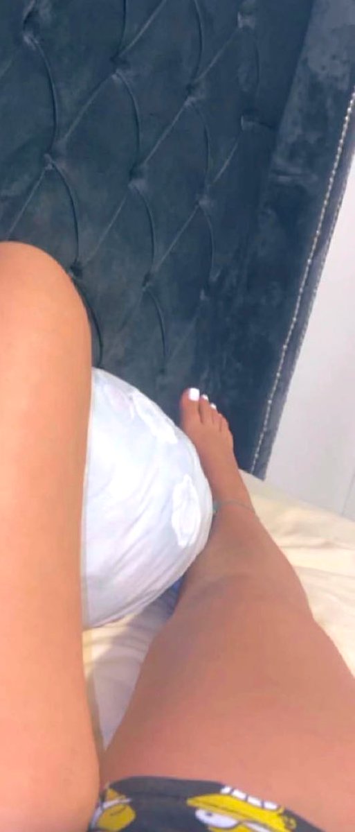 SarahFeet6969's tweet photo. Bonsoir les soumis,y’a t’il une petite merde ce soir pour raquer comme une chienne ? #moneyslaves #feet #soumis #beurette #arabe #pied #esclave #sexe #dominatrice #maitresse 🇩🇿🇲🇦 https://t.co/JstegP1u52