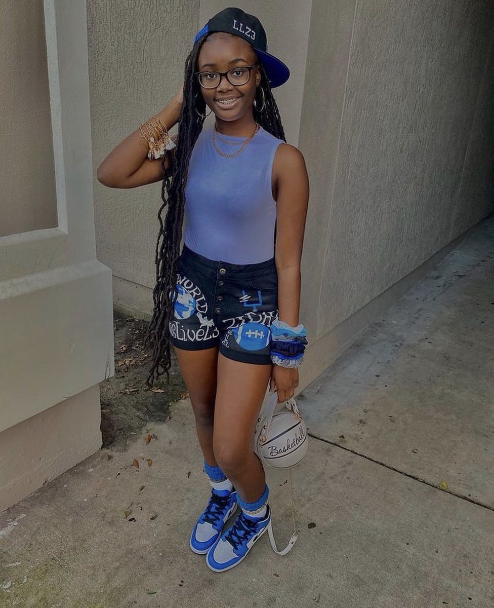 Lalaavuitton's tweet image. Really tho why haven’t y’all shopped with me yet ? 🤔🥰🛍️ @ CraveeVisuals on all platforms , Dm me on Instagram to order ! 🐣: @CraveeV  #customclothes #customdickies #customrollingtray