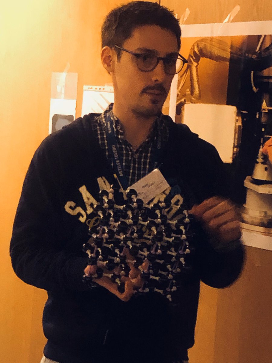 CNRSchimie's tweet photo. Le @VillageChimie c’est fini, un grand merci à @Dr_curieosity @PradalAlexandre @PeyrasSimon @JeremyForte89 Valérie Marvaud, Élodie David, Edwyn Remadna, Regina Maruchenko @Polymers_SU #IPCM et Céline Roux-Byl #LPEM https://t.co/FMWVdsUDfv