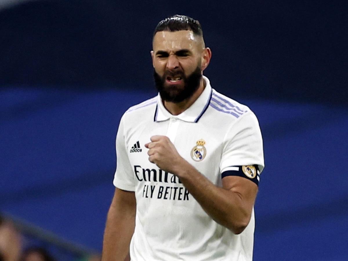 GladysCarcel's tweet photo. #SportWorld #FansJokeST🎸🦋🤣 @realmadrid ⚽️🏆⚽️ @ShaniaTwain 💎💎💎🥁🎸🎸🎸🎸🎸🎸🎸🙃🐝 https://t.co/njgo6QBXKC