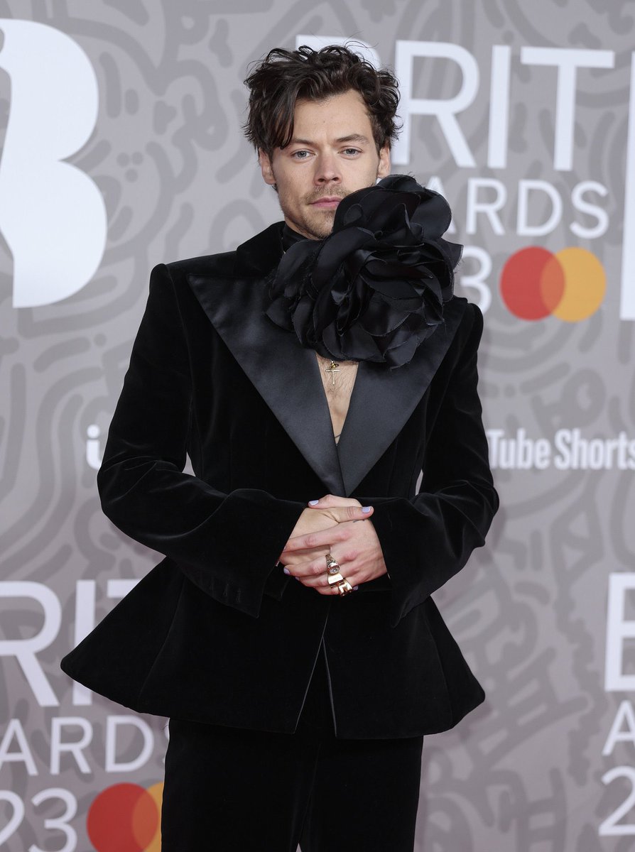 hstylescandid's tweet photo. Harry on the red carpet at the 2023 #BRITs! https://t.co/CDQ6HPSSxh