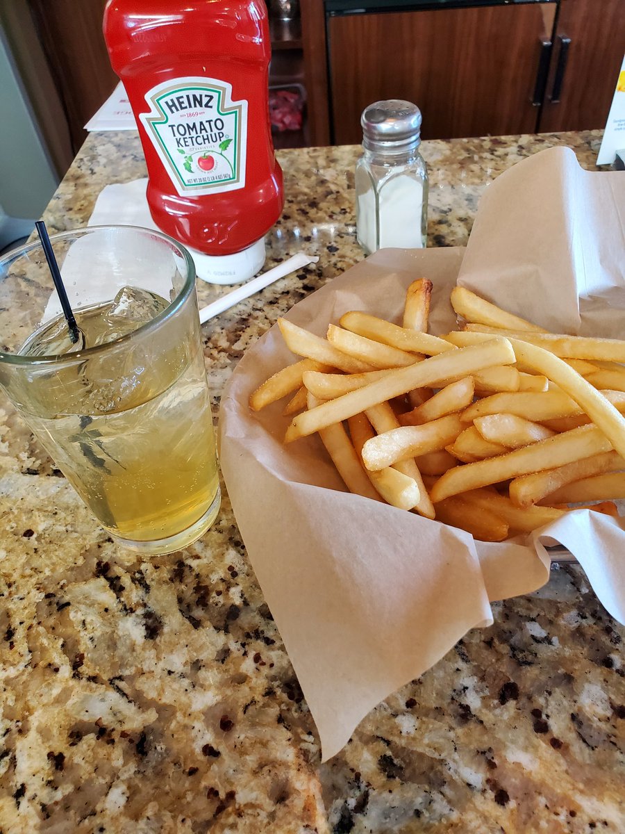discotunes's tweet photo. Pretty sure at this point of my life that "whiskey &amp; french fries" is my brand

Hello, i live again lol https://t.co/jpKybDVe3L