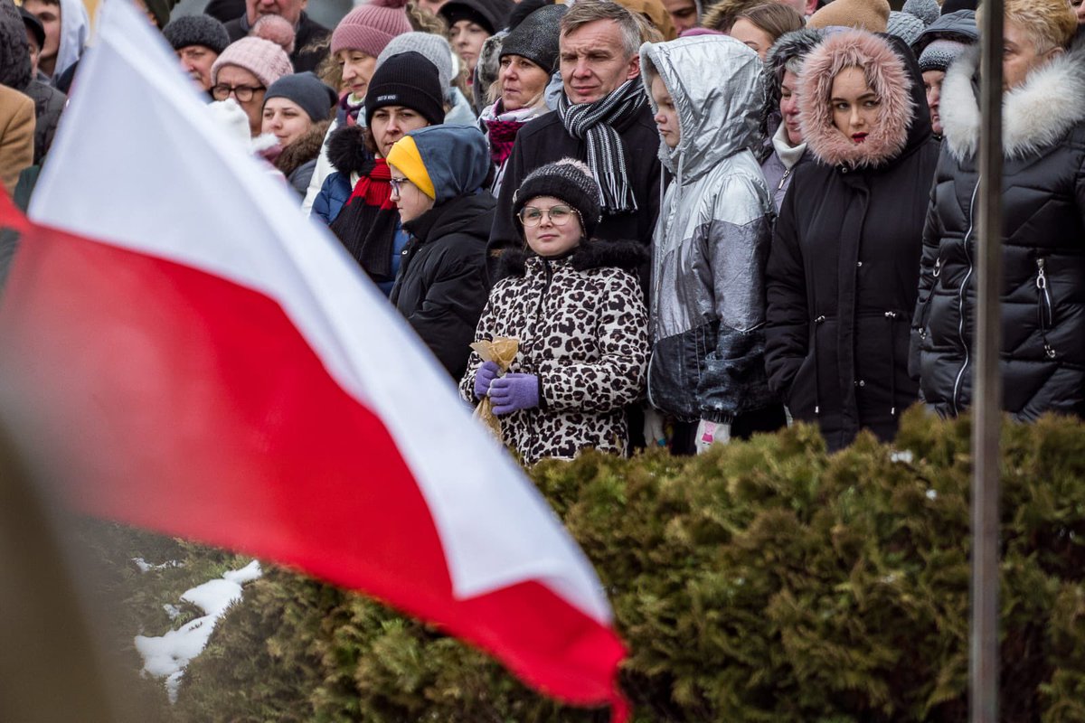21_bsp's tweet photo. 🇵🇱Blisko 150 ochotników z Dobrowolnej Zasadniczej Służby Wojskowej w #Nisko i #Kłodzko, wypowiedziało dziś słowa przysięgi wojskowej. 

Ochotnicy po 28-dniowym intensywnym szkoleniu podstawowym, w otoczeniu swoich najbliższych złożyli przysięgę wojskową na sztandar RP. https://t.co/d5j9ixhIh6