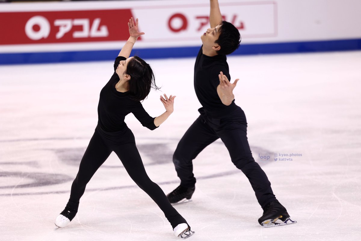 InTheLoPodcast's tweet photo. Third day of competition at #4CC23 #4ContsFigure! Some #RikuMiura/#RyuichiKihara. All smiles from them this morning😊

#三浦璃来/#木原龍一 https://t.co/Mh5ScdReQn