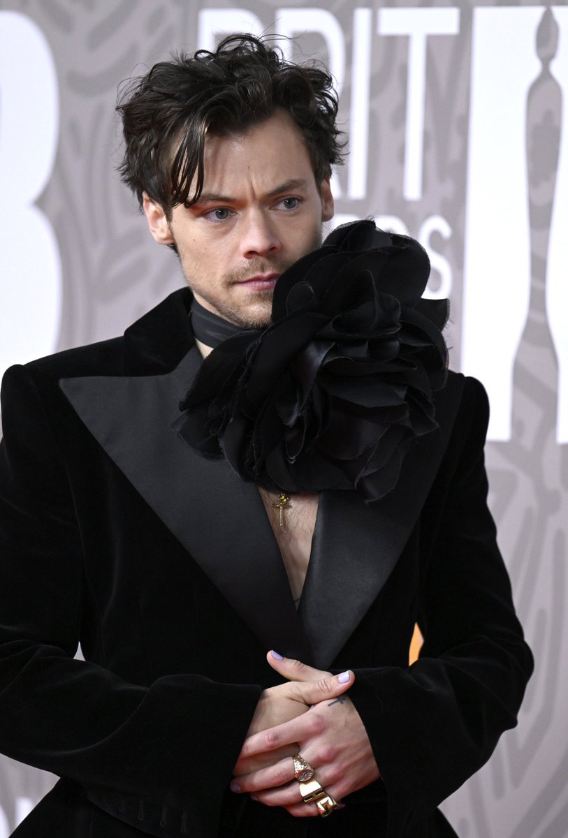 STYLESARCHlVE's tweet photo. Harry arriving at the #BRITs https://t.co/8nbWz3pglE