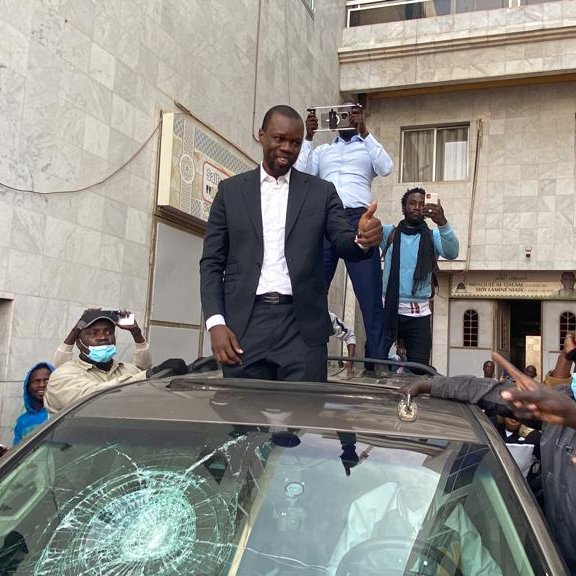 walfadjrisn's tweet image. Le Président @SonkoOfficiel marque son soutien au Groupe Walfadjri