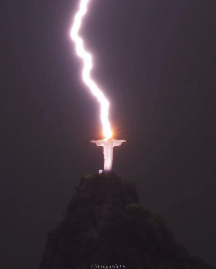 NossosOrixas's tweet photo. Eparrey Iansã!❤️⚡️ https://t.co/merlFPCcPf