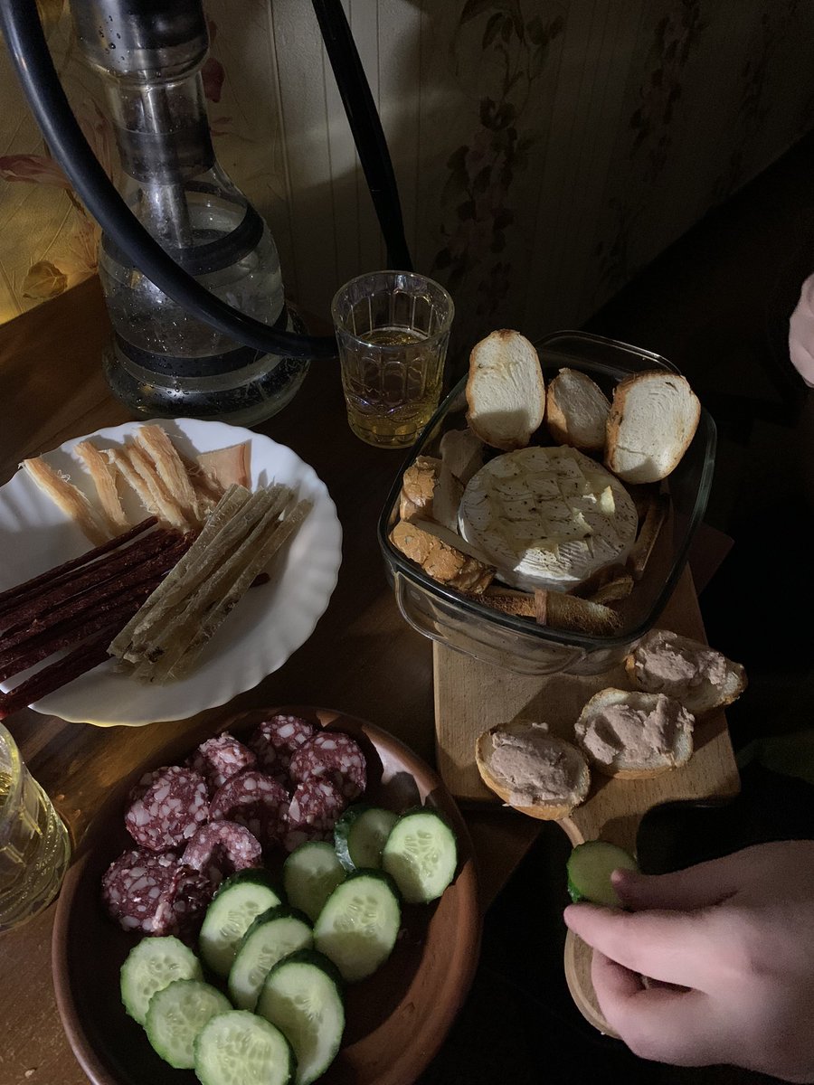 nimbuuuus's tweet photo. Естетика наших вечорів🐽🥰 https://t.co/VHzMBpojX3