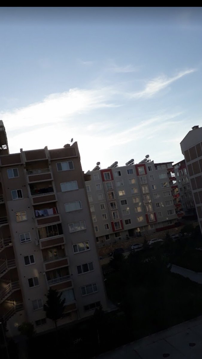 Burası da Hatay TOKi konutları. Her bölgeden tek tek tegit alıyoruz . Yıkılan yada hasarlı olan bir tane bina dahi yok . Teşekürler TOKi . Örmek olan kim  varsa  destekleriz işini eksiksiz yapanı alkışlarız