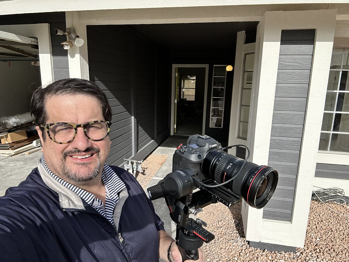 BobbyRettew's tweet photo. Here in Chandler, Arizona working with my good friend Marty Boardman capturing his training for his Foreclosure Secrets business. Hope you check him out and the work he is doing here in Arizona. #foreclosure #storytelling #content https://t.co/9o4zmGNJYI