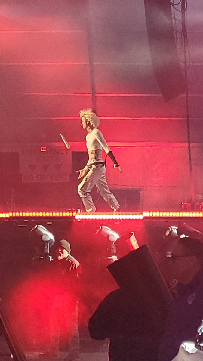 JPFunko's tweet photo. @machinegunkelly #MicFlip. The notorious MGK Mic Flip. Captured by hitting the camera button really really fast lol. https://t.co/zsEKkhZ9C9