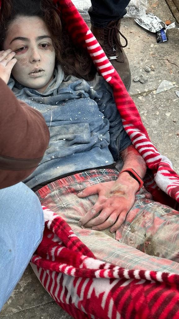 Amine Erva Nur Güzel 
Tc: 29950230640

Hasta göçük altından çıkarıldı, Adana şehir hastanesine gönderilecek denmiş  Adana'ya Geltirilmemiş UMKE'den Mersin şehir hastanesinde olabileceğini söylenmiş, Mersin şehir hastanesinde de Yok, Ailesi Ulaşamıyor

<a href="/ahbap/">Ahbap</a>
#depremzede