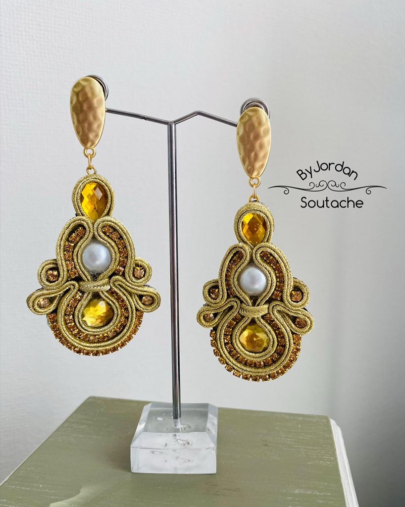 Claudia_Jordan's tweet photo. Aritos colgantes listos para entrega 🥰
Color dorado en hilo metalizado.

#SoutacheByJordan #Accesorios #Aros #Soutache #ByJordan #LaFlorida https://t.co/o7TacKmTMQ