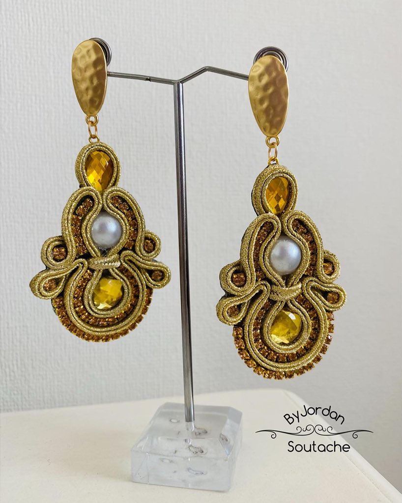 Claudia_Jordan's tweet photo. Aritos colgantes listos para entrega 🥰
Color dorado en hilo metalizado.

#SoutacheByJordan #Accesorios #Aros #Soutache #ByJordan #LaFlorida https://t.co/o7TacKmTMQ