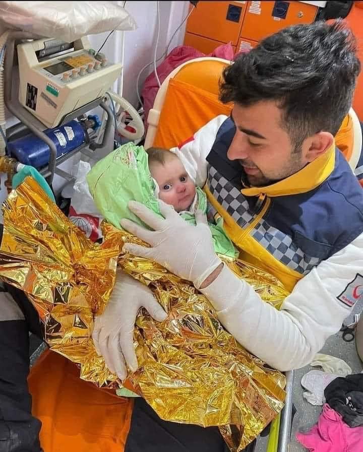Mogaza's tweet photo. This 2-months-old baby was rescued today six days after devastating earthquakes. He survived darkness, freezing cold nights and loneliness without food or milk ❤️‍🩹 🤍 https://t.co/SdNQcxDYZW