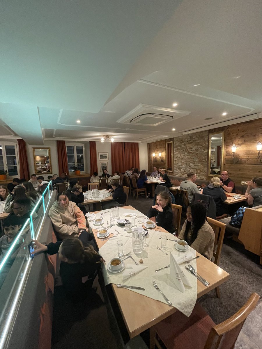 rrsski's tweet photo. Saturday night dinner @HotelDollinger https://t.co/nOM7HdVQ7b