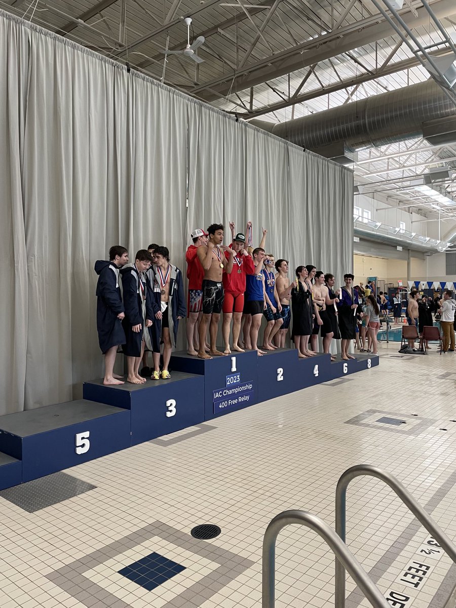 Wolv_CoachM's tweet image. 400 Free Relay takes the win at the IAC Championships. 
#wcsdletsgo #relays #champions