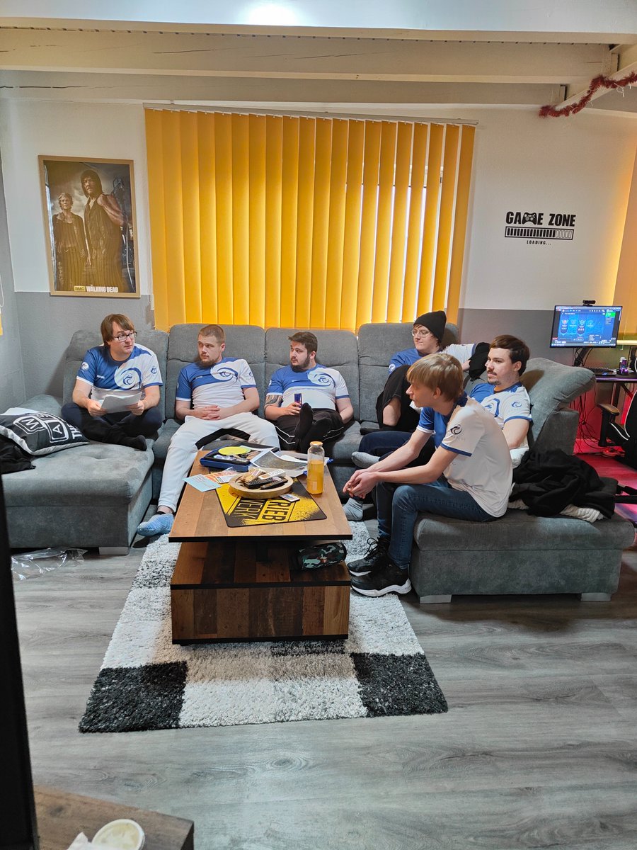 Unser Team Victorious Wolves hat sich dieses Wochenende ein kleines Bootcamp  gegönnt!
Ran kommen zur Besprechung!

#Bootcamp
#LeagueofLegends