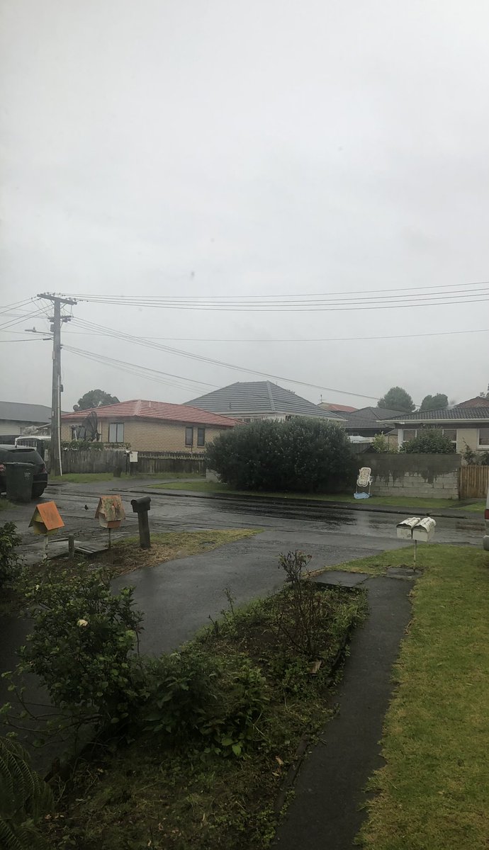 EueikiSharky's tweet photo. Gearing up for #CycloneGabrielle
Looking outside.. so far the weather seems.. not so bad! BUT lets see how gets later on in the day..🙏🏻

OFF TO WORK WE GO! 😵‍💫🌀⛈️ 🌬️ 
How’s it your ways? #Roskill https://t.co/p878ObepN3