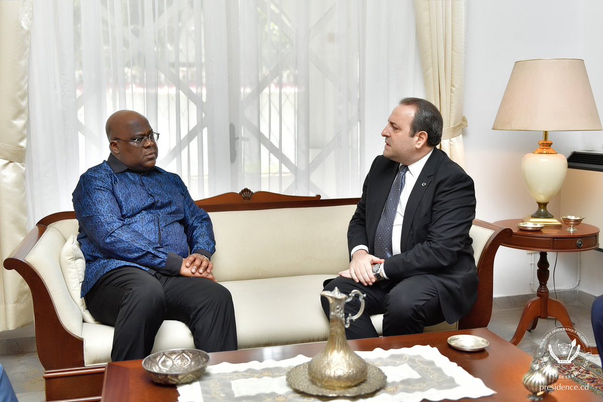 Presidence_RDC's tweet photo. #RDC 11.02.2023|#Kinshasa
Le Chef de l’État, Félix Antoine Tshisekedi a procédé, cet après-midi, à l’Ambassade de Türkiye en RDC, à la signature du registre de condoléances ouvert en hommage aux milliers de victimes du double séisme, ayant frappé, récemment ce pays ami. https://t.co/K23VXk1bjk