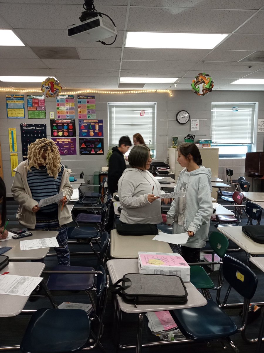 MrsDouglas3isd's tweet photo. Students were excited to show our @ISDSchools CO staff our WICOR strategies in action. @BinghamBears #GiveOneGetOne #Avid4possibilities #BearsRising https://t.co/VkgTlfqumR