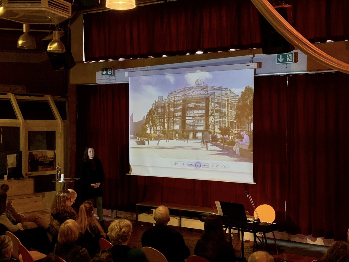 Die Initiative #SchillerOper hat es heute wieder schillern lassen. Mit der Geschichte des Denkmals, Musik, Poesie und Literatur. Auch ein Entwurf für eine denkmalgerechte Sanierung wurde vorgestellt. Die Eigentümerin lässt die Rotunde leider weiter vor sich hin rosten. #Hamburg