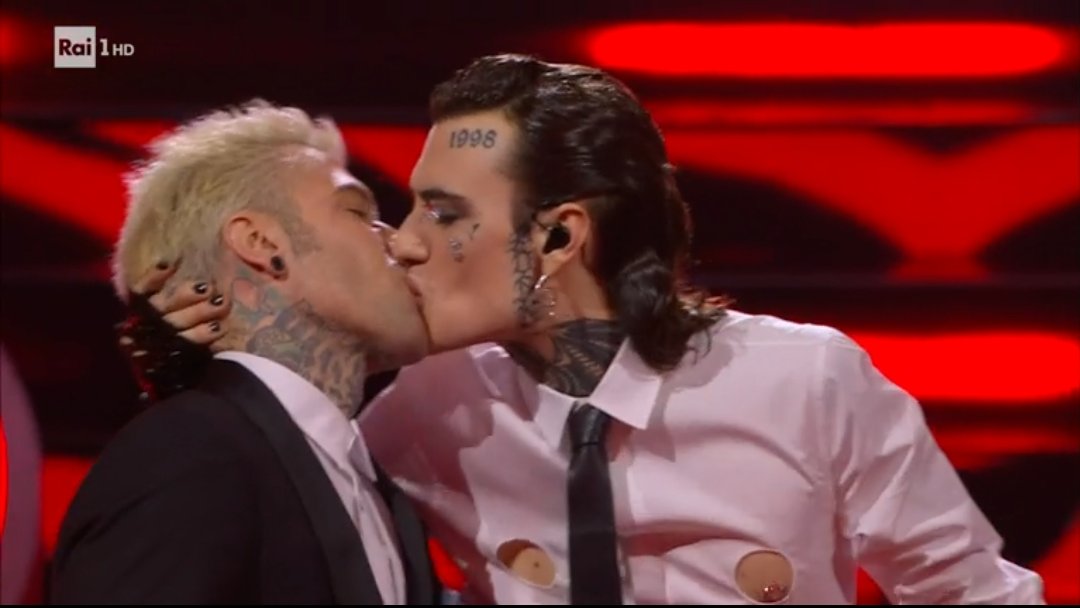 pensatisobria's tweet photo. È proprio quel Rai1 il bello di tutto ciò 
#Sanremo2023 https://t.co/pDQkRopTHy