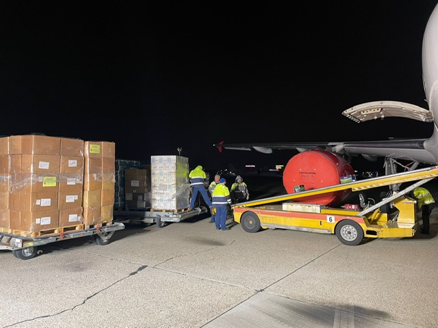 SlovakAid's tweet photo. DO TURECKA POSIELA SLOVENSKO HUMANITÁRNU POMOC🆘️zajtra ráno, lietadlom MV SR, v objeme viac ako 6 ton➡️je výsledkom úzkej spolupráce #MVSR a @SlovakiaMFA➡️potravinová pomoc,hygienické potreby a ďalší materiál
#NaSpolupraciZalezi #MySmeSlovakAid🇸🇰 https://t.co/96SlqFwV4S