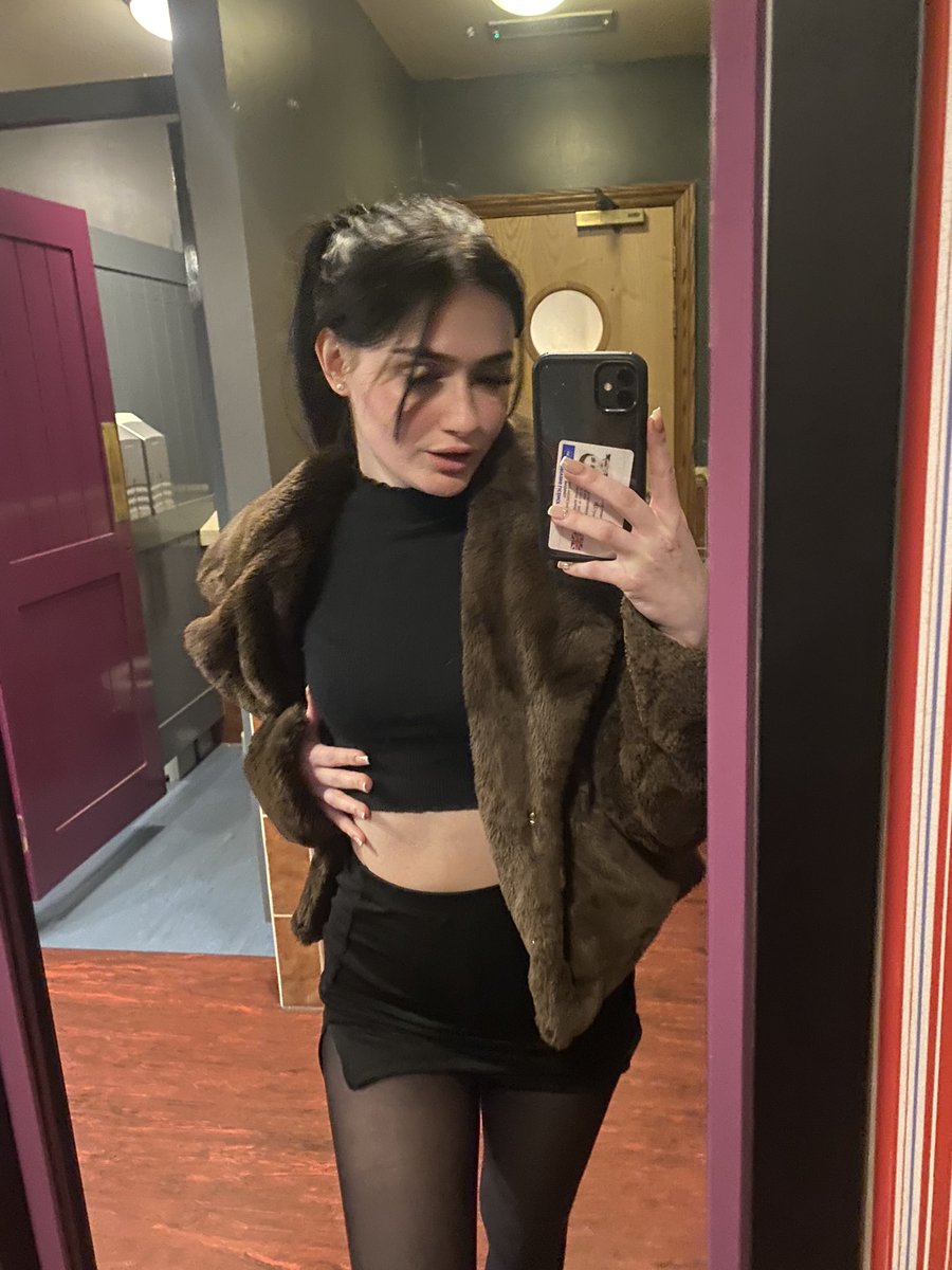 Wanna see my apology massage me in my sexy nylon tights? 

Approach now 

Findom