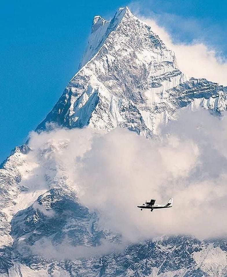 ✅️🇳🇵This is how planes fly between Pokhara and Jomsom ✈️

Photo: @mojaazja.pl

#nepalplanetreks
#Nepal
#Machhapuchharehimal
#mountainflight
#annapurnaconservationarea
#mardihimaltour #ghandrukvillage #ghorepanipoonhilltrek #trekkingguidenepal