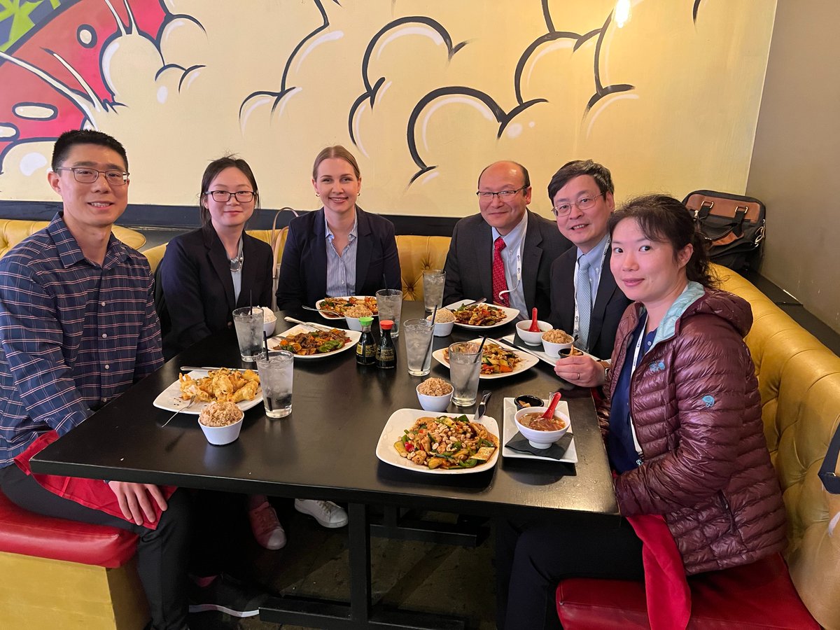 ColumbiaBBL's tweet photo. BBL and alumni lunch in Dallas @edguo84 https://t.co/z1so3rJP23
